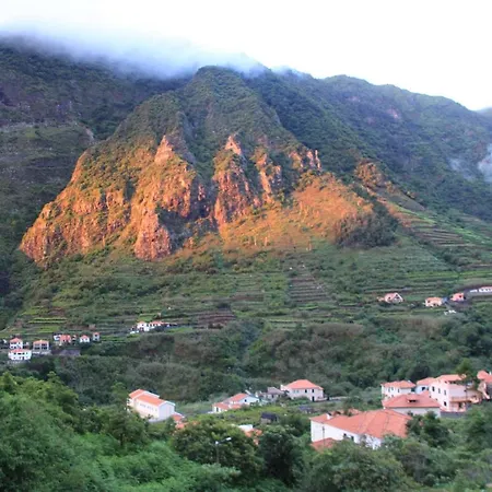 Gæstehus Madeira Surf 4*