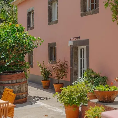 Madeira Surf Guest house 3*